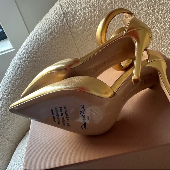 GIANVITO ROSSI Pointed-Toe Ankle-Strap Pumps - Picture 9 of 15